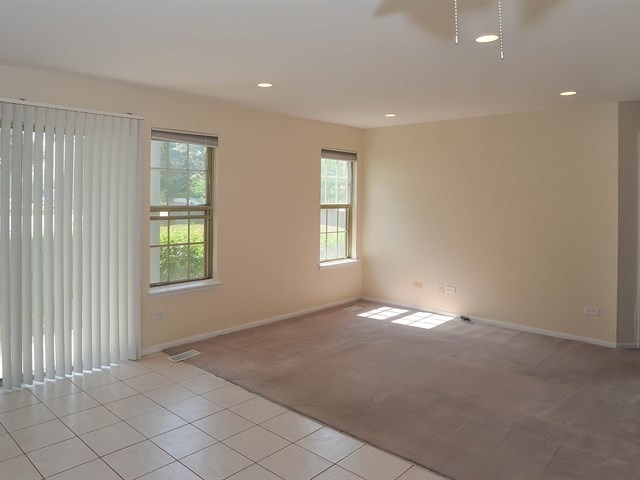 994 Ridgefield Lane, Unit 994 Wheeling, IL 60090 - Photo 9 of 19 an empty room with windows
