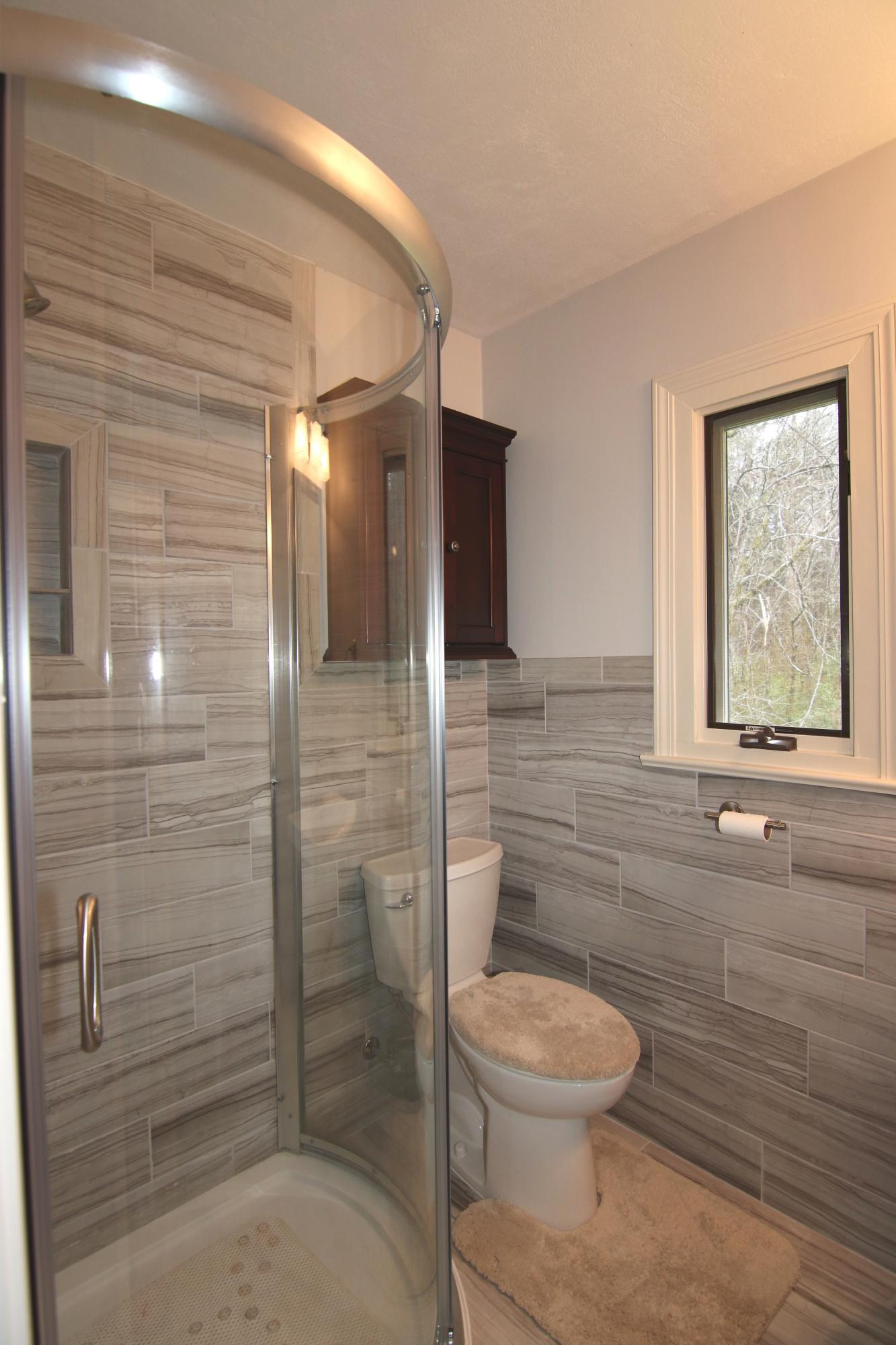 213 Green Road Knoxville, TN 37920 - Photo 15 of 33 Bath B