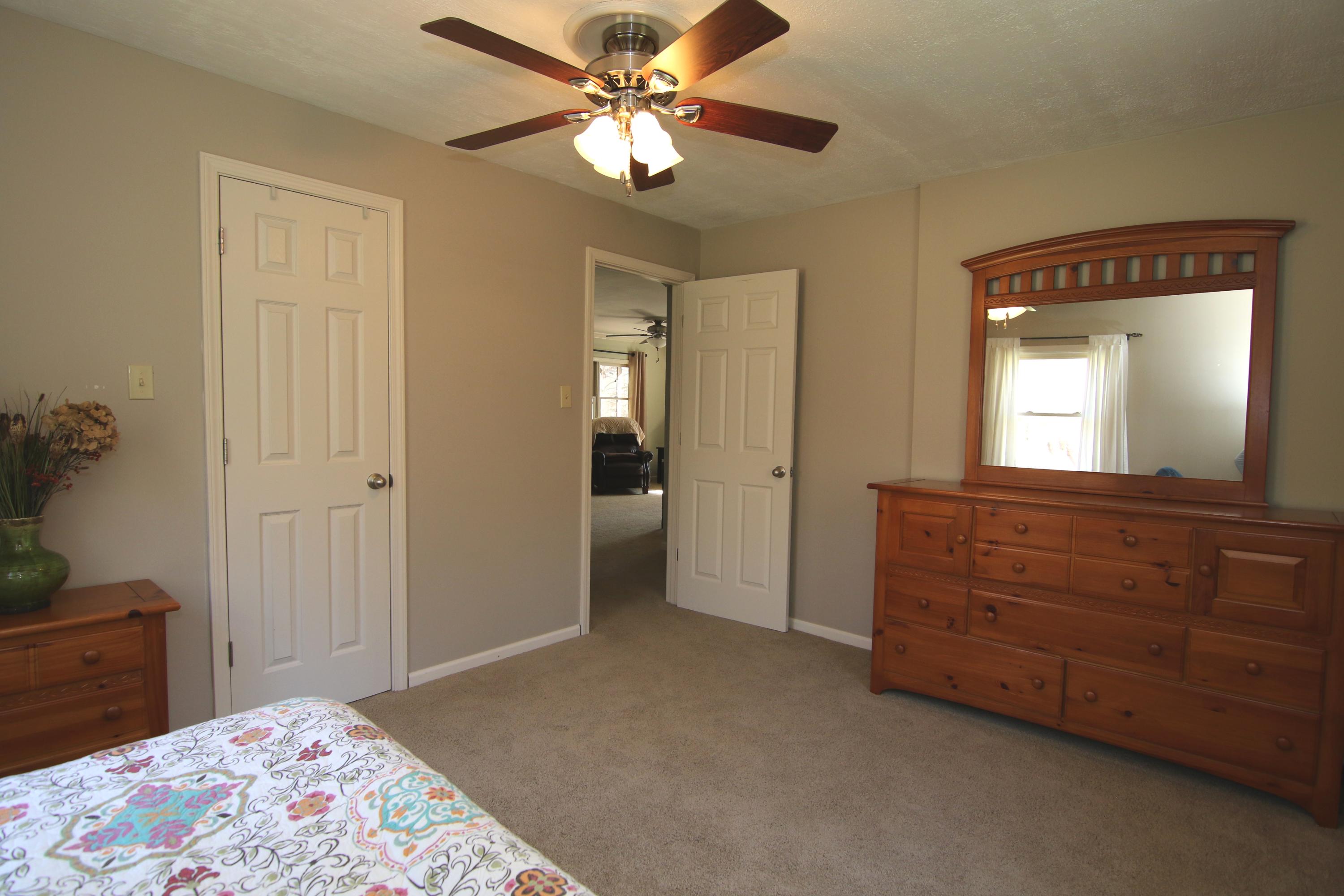 213 Green Road Knoxville, TN 37920 - Photo 26 of 33 Guest C