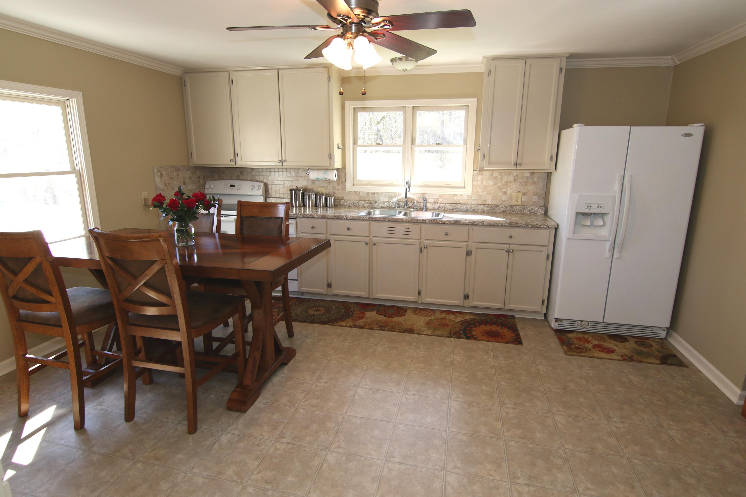 213 Green Road Knoxville, TN 37920 - Photo 27 of 33 Kitchen A