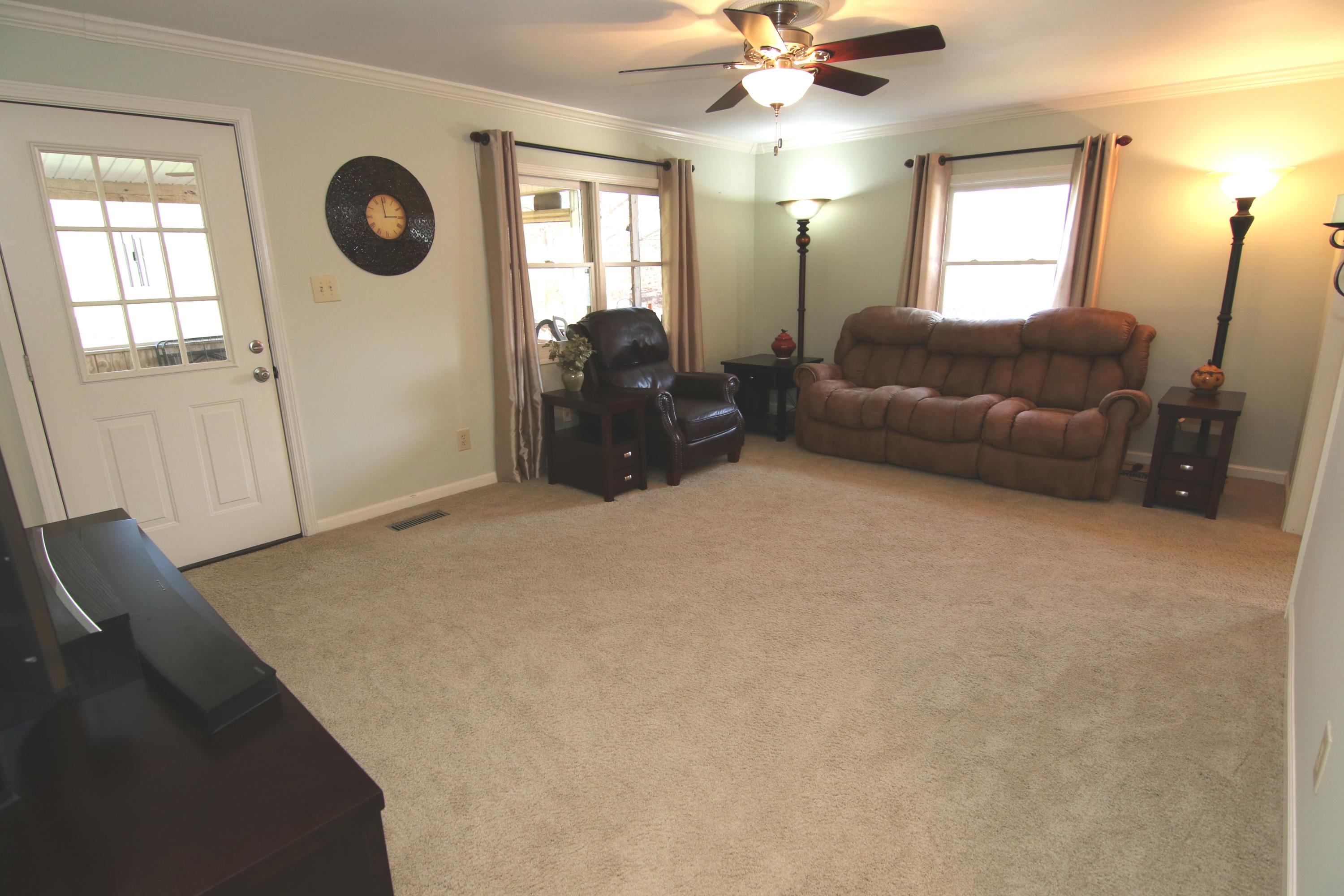 213 Green Road Knoxville, TN 37920 - Photo 29 of 33 Living A