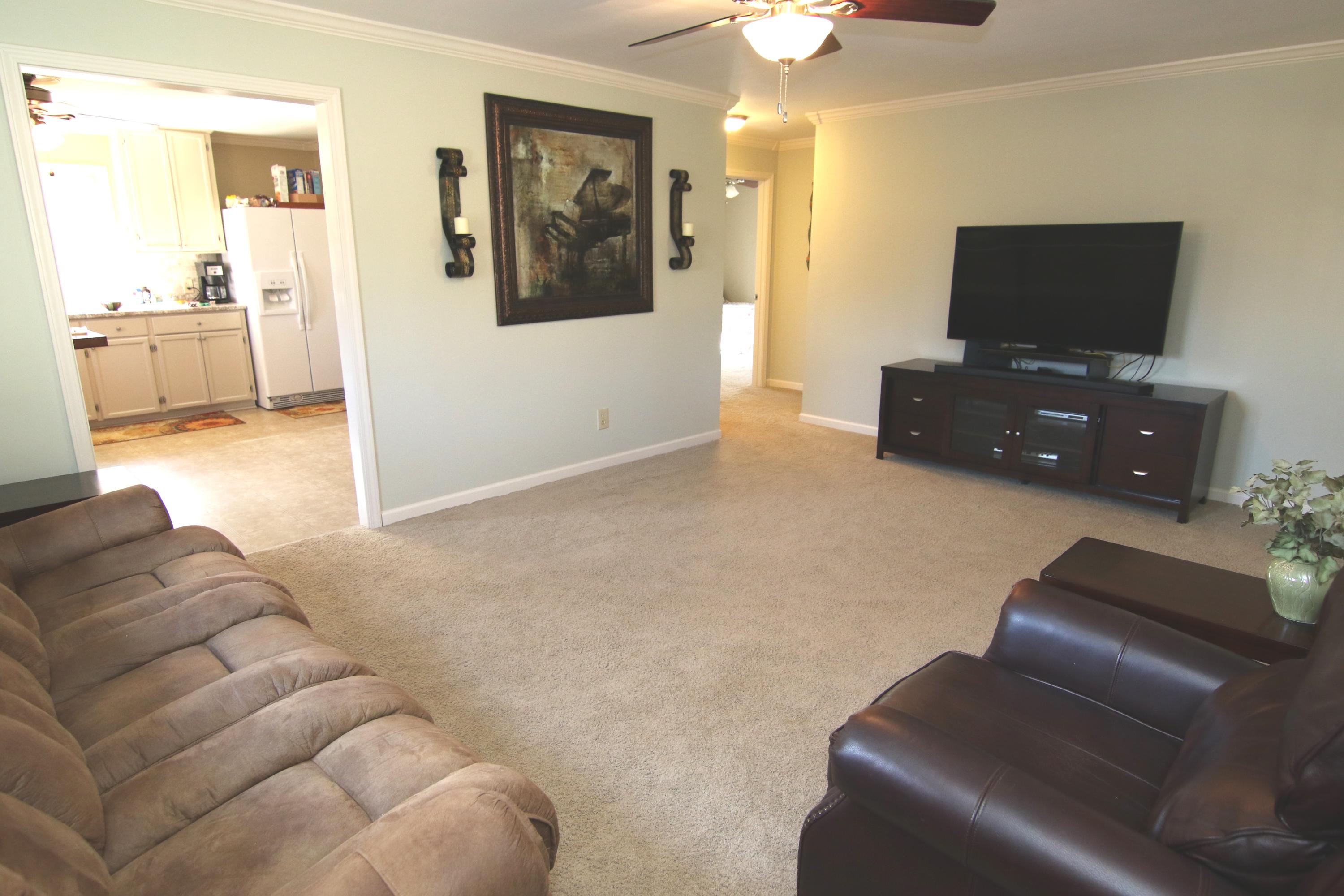 213 Green Road Knoxville, TN 37920 - Photo 31 of 33 Living E