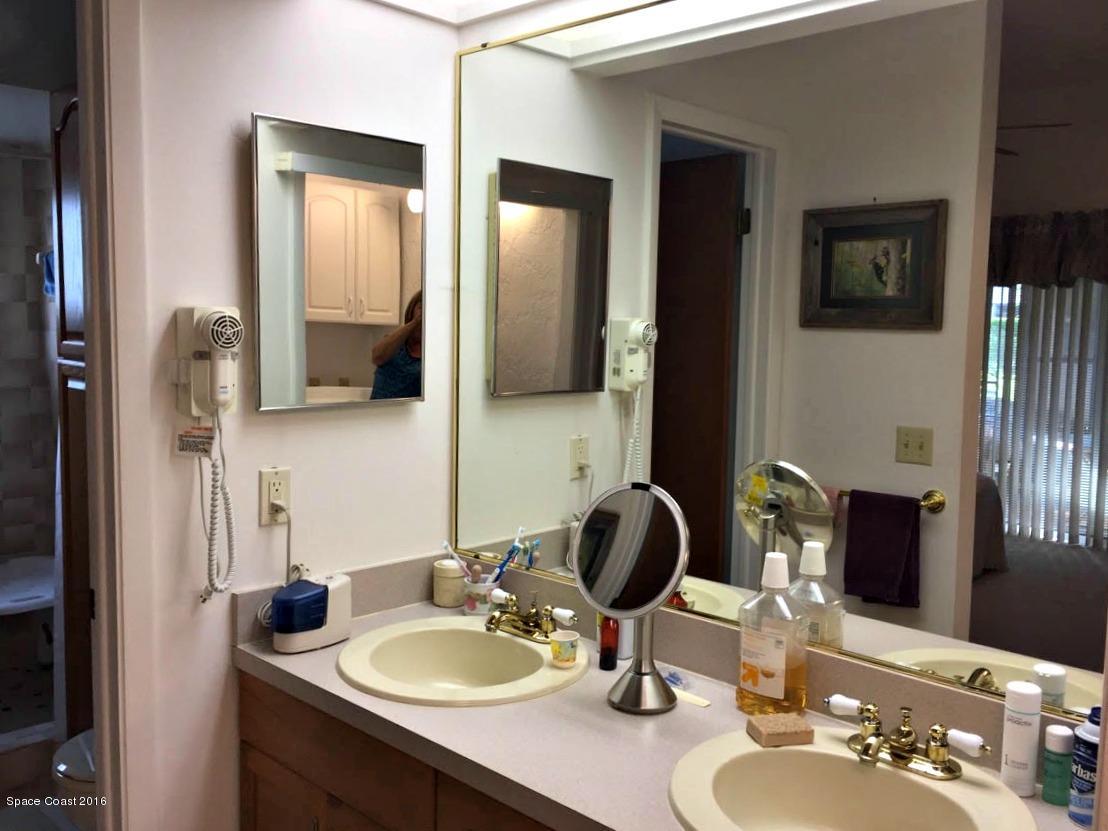 357 Myrtlewood Road Melbourne, FL 32940 - Photo 10 of 17 Epler Master vanity