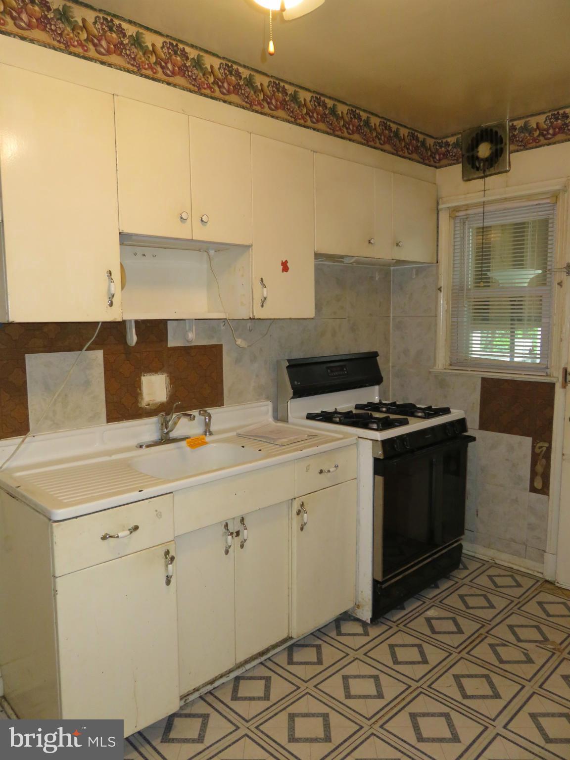 8626 Rock Oak Road Baltimore, MD 21234 - Photo 3 of 12 Kitchen