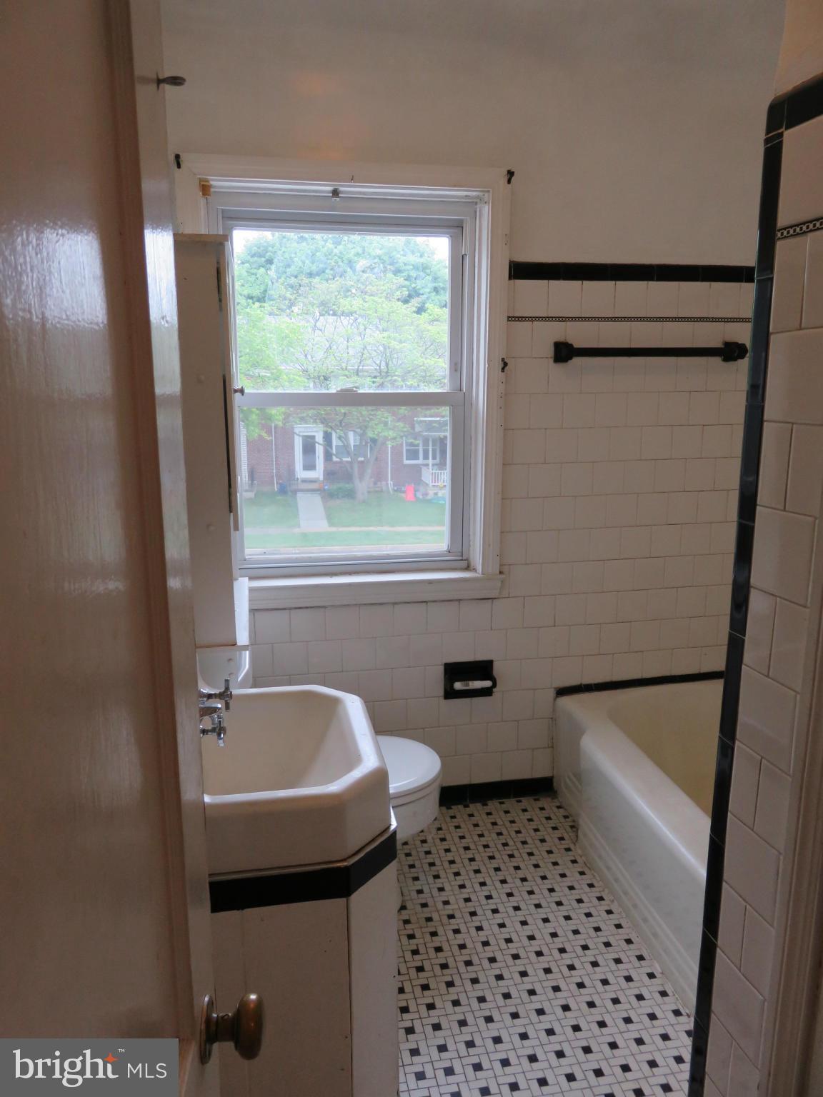 8626 Rock Oak Road Baltimore, MD 21234 - Photo 10 of 12 Bath
