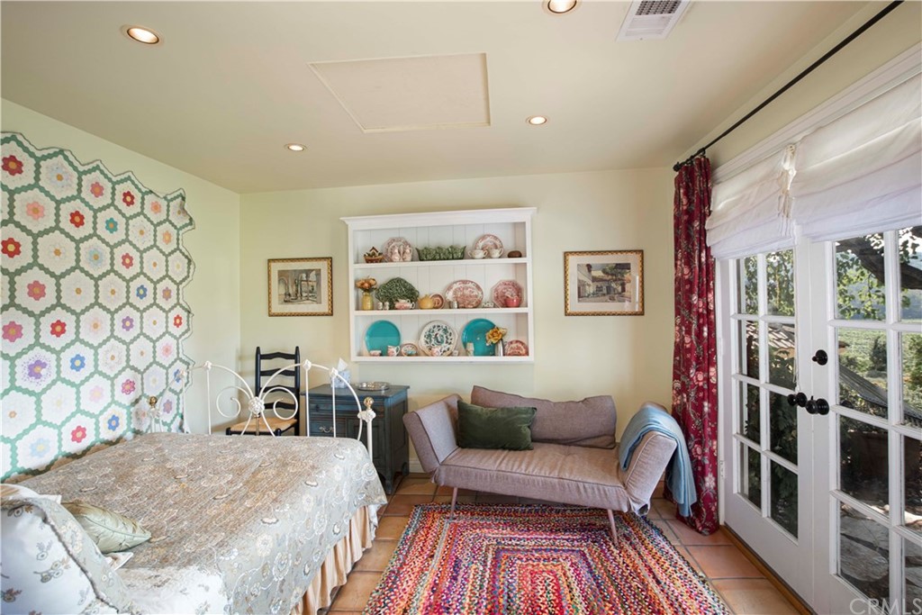 2915 Lakemont Drive Fallbrook, CA 92028 - Photo 20 of 56 a living room with furniture and a rug