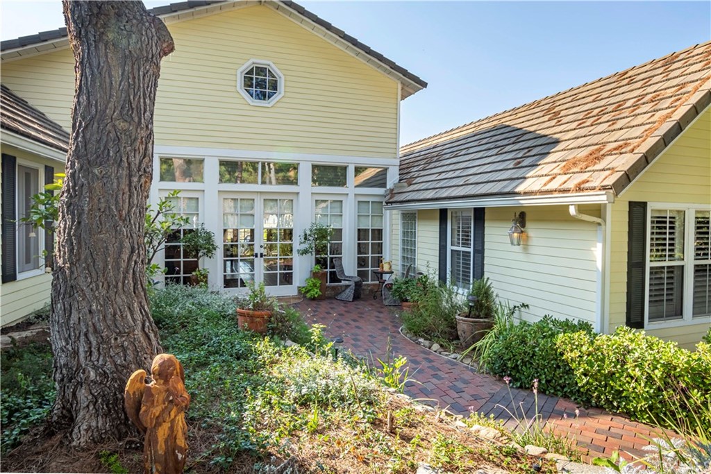 2915 Lakemont Drive Fallbrook, CA 92028 - Photo 2 of 56 front view of a house with a yard