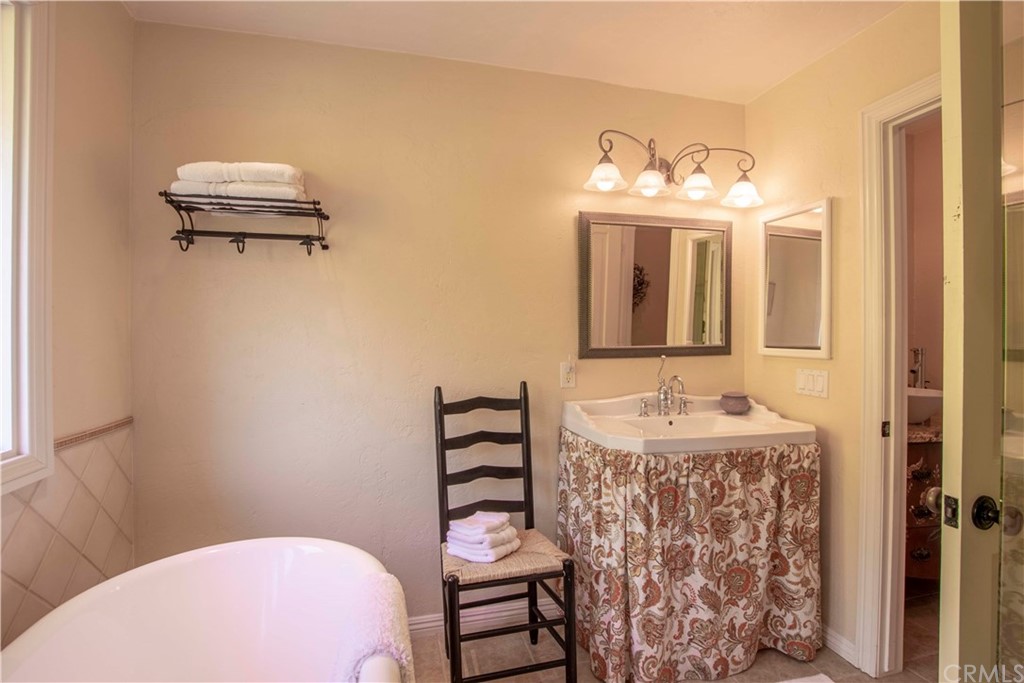 2915 Lakemont Drive Fallbrook, CA 92028 - Photo 23 of 56 a bathroom with a toilet sink and mirror