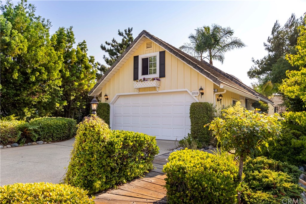 2915 Lakemont Drive Fallbrook, CA 92028 - Photo 4 of 56 a front view of a house with a yard and a garden