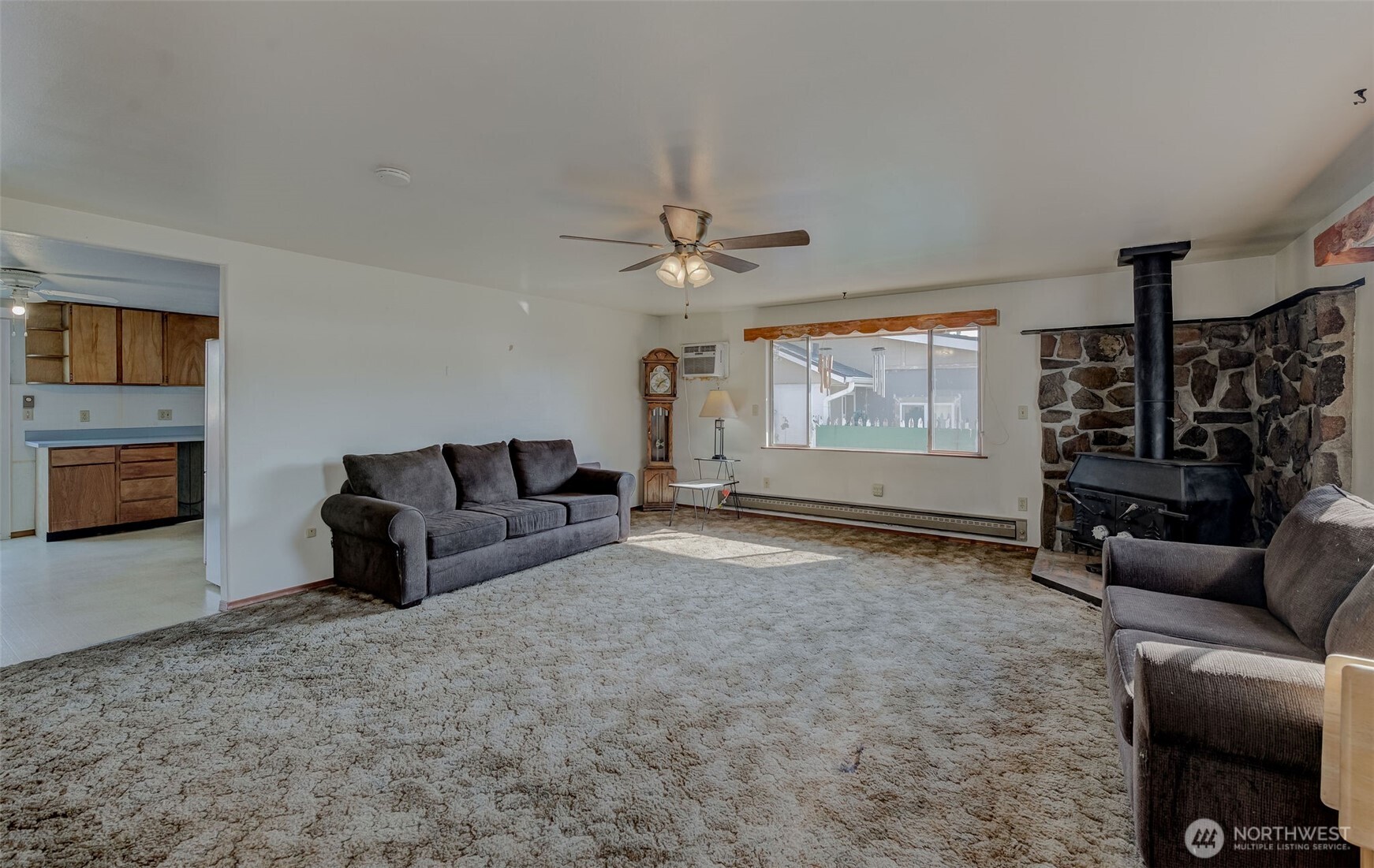 815 Kittitas Street Wenatchee, WA 98801 - Photo 7 of 12 a living room with furniture and a fireplace
