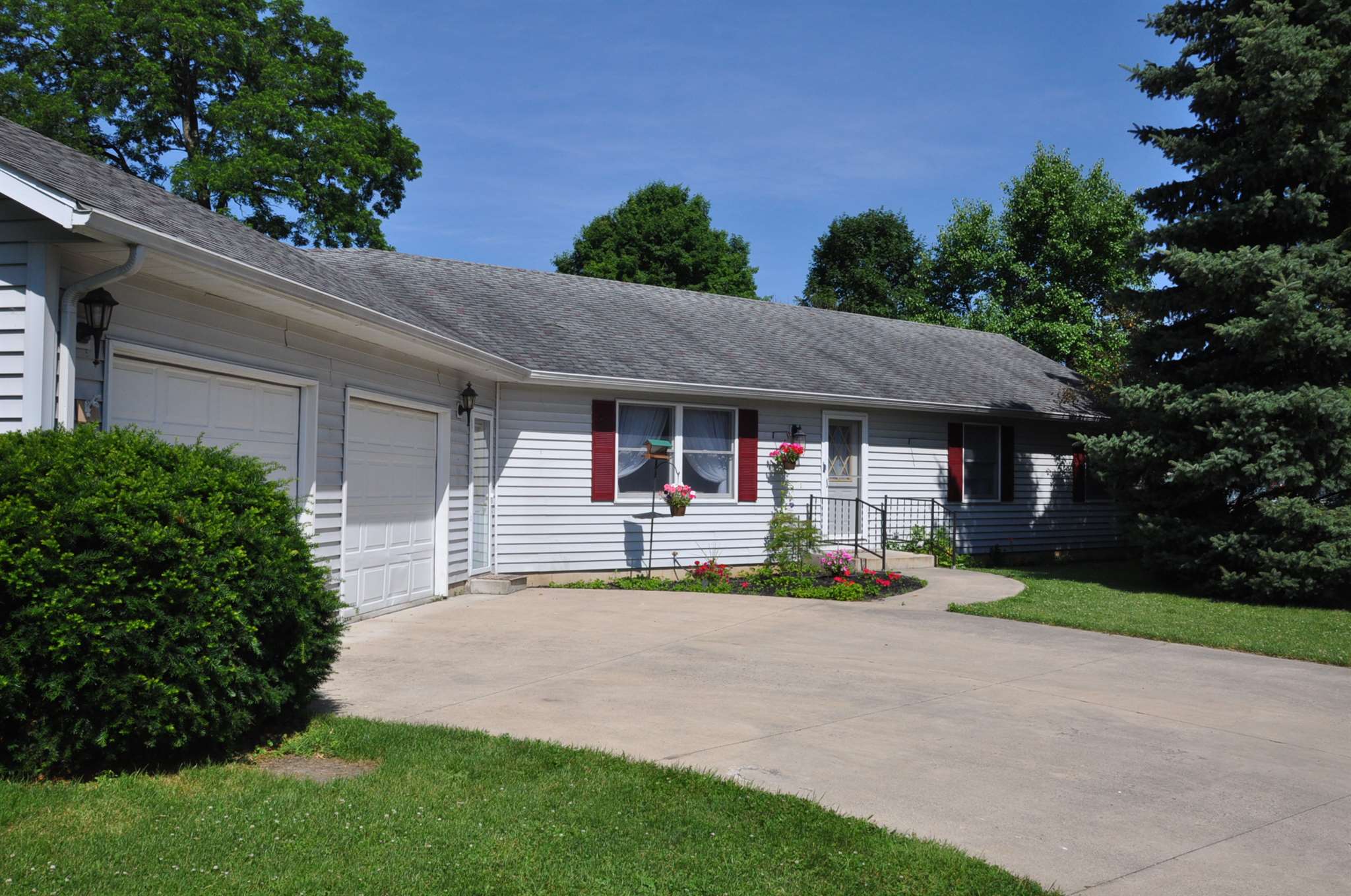 410 4th Street Howe, IN 46746 - Photo 2 of 26 Gallery Image 2