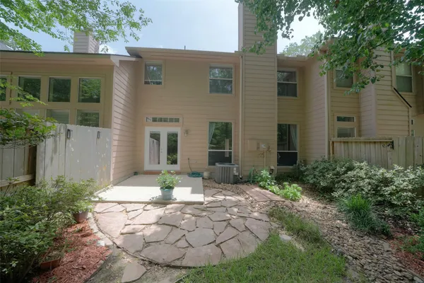 $2,400 | 23 Endor Forest Place, The Woodlands, TX 77382