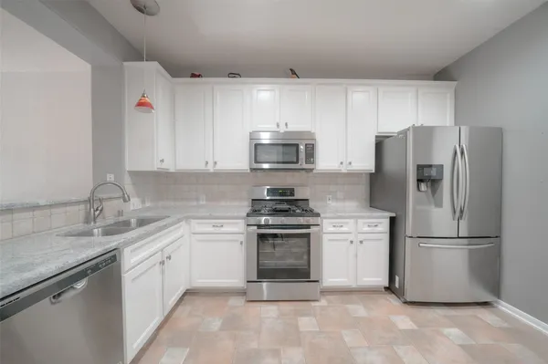 $2,400 | 23 Endor Forest Place, The Woodlands, TX 77382