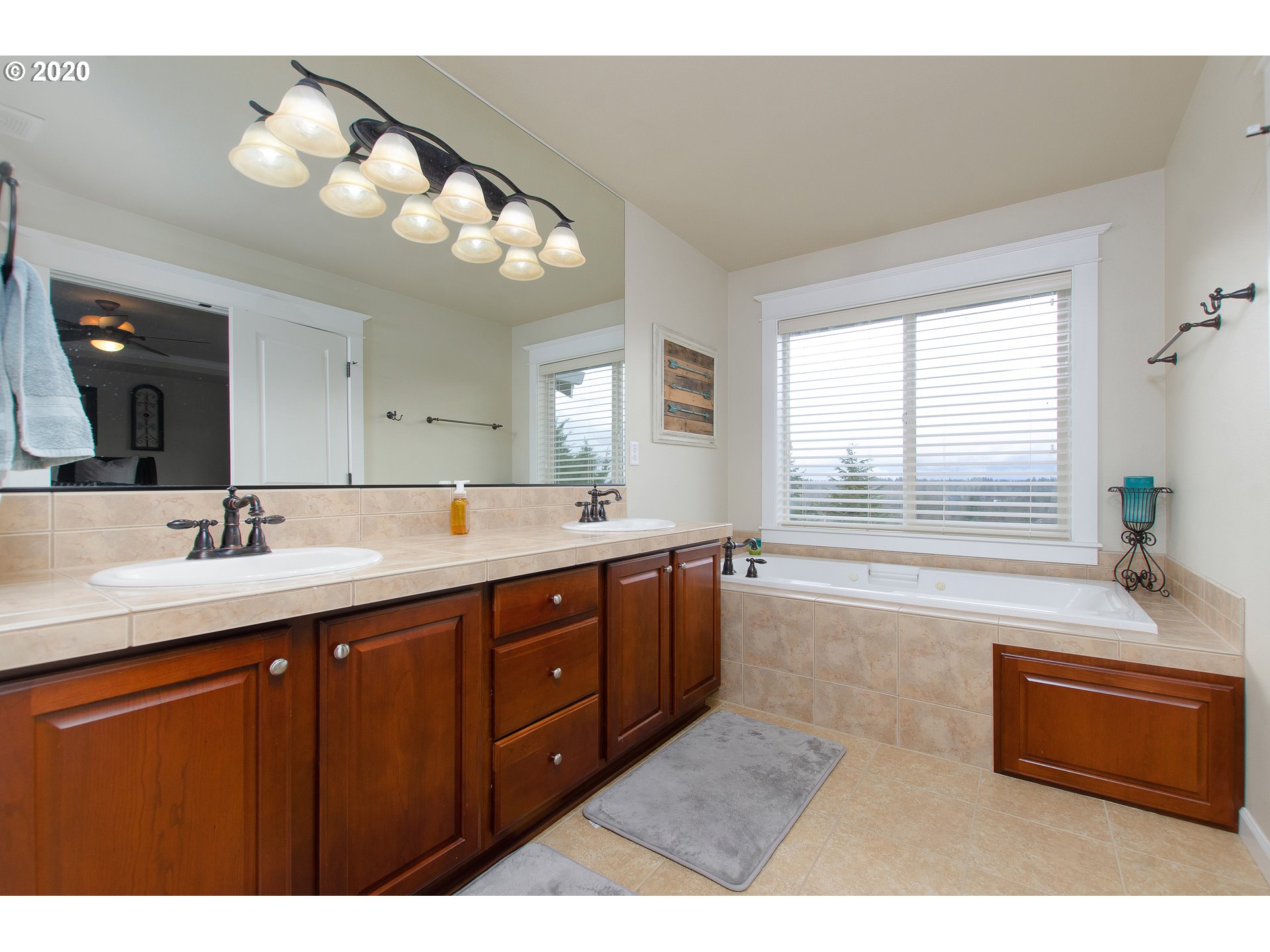 2700 Northeast 161st Street Ridgefield, WA 98642 - Photo 16 of 32 Bathroom, Attached