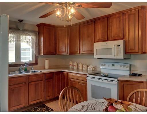 108 Lyons Street Springfield, MA 01151 - Photo 12 of 27