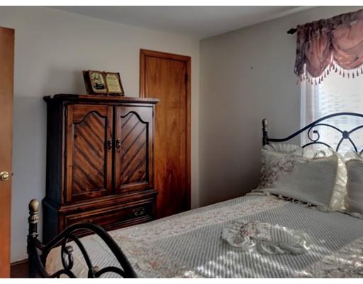 108 Lyons Street Springfield, MA 01151 - Photo 13 of 27