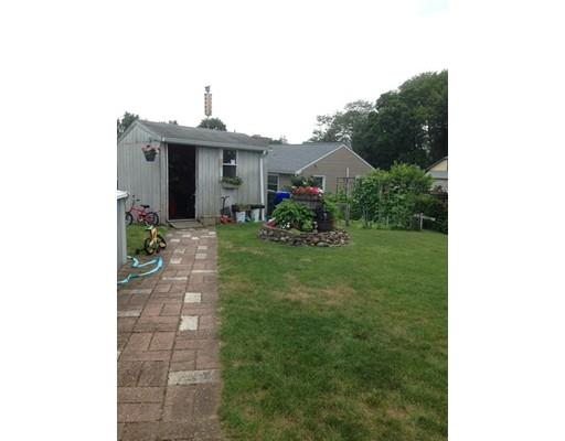 108 Lyons Street Springfield, MA 01151 - Photo 4 of 27