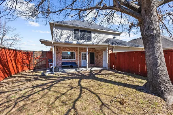 a view of a house with backyard and sitting area