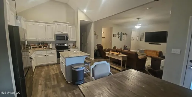 $284,000 | 15 South Town Lane, Purvis, MS 39475