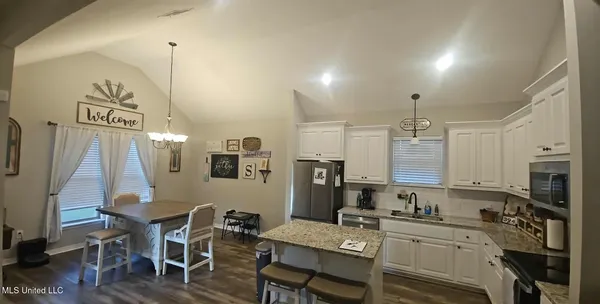 $284,000 | 15 South Town Lane, Purvis, MS 39475