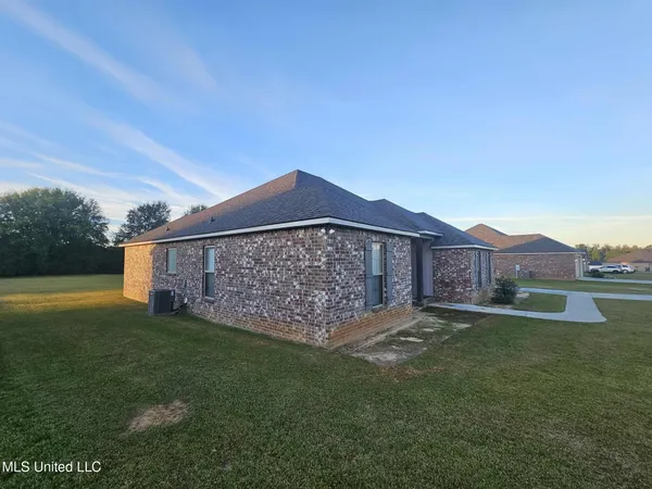 $284,000 | 15 South Town Lane, Purvis, MS 39475