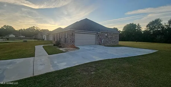 $284,000 | 15 South Town Lane, Purvis, MS 39475