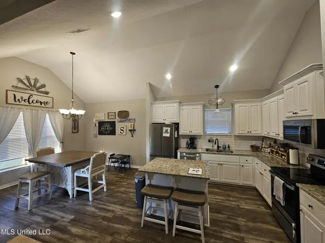 $284,000 | 15 South Town Lane, Purvis, MS 39475