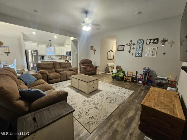 $284,000 | 15 South Town Lane, Purvis, MS 39475