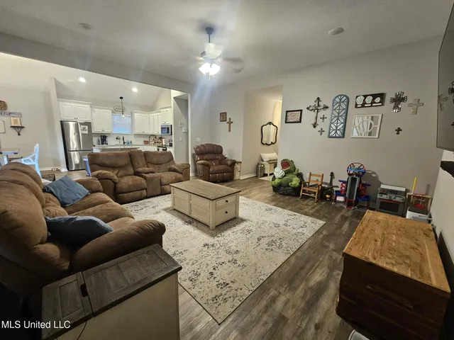 $284,000 | 15 South Town Lane, Purvis, MS 39475