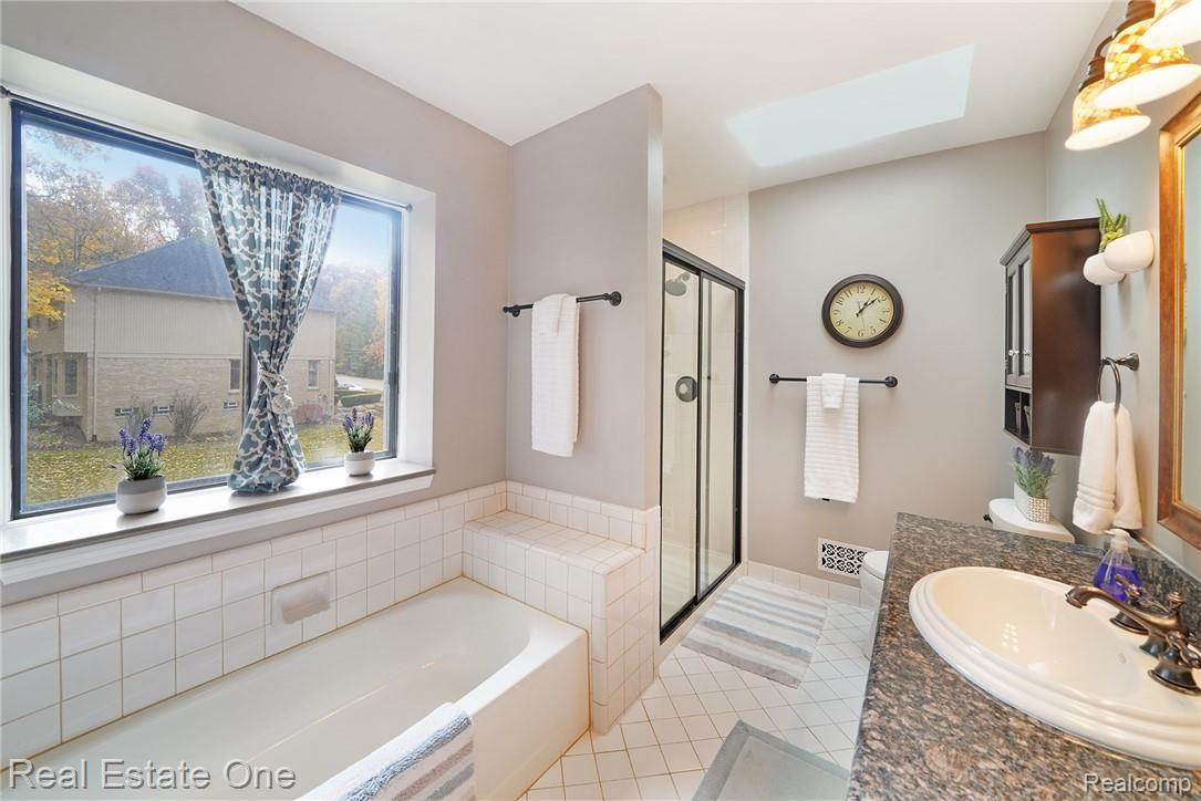 1359 Springwood Lane Rochester, MI 48309 - Photo 27 of 48 26.jpg