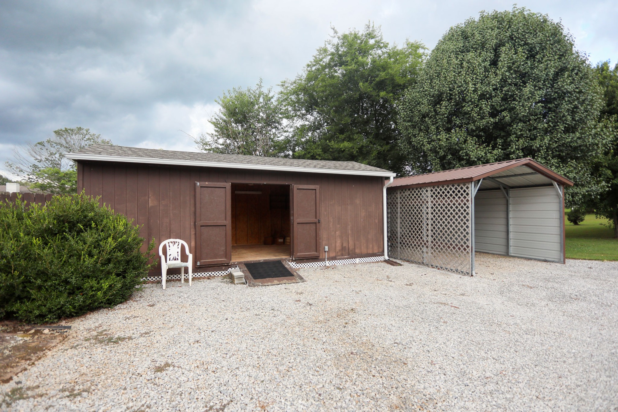 4971 Hyde Road Springfield, TN 37172 - Photo 21 of 36 a backyard of a house with table and chairs