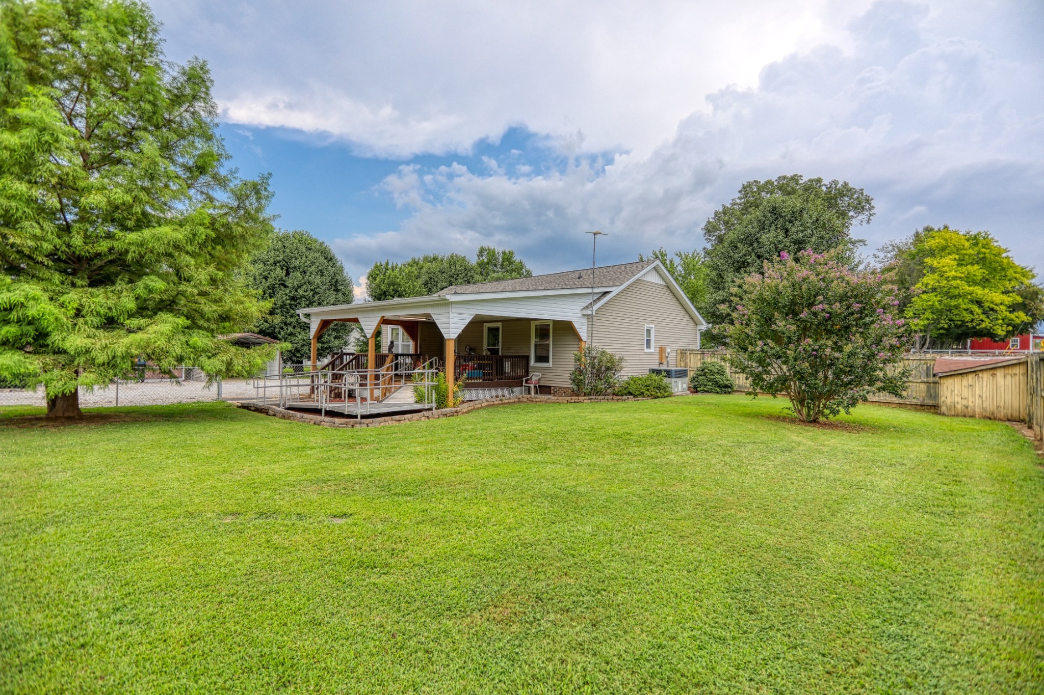 4971 Hyde Road Springfield, TN 37172 - Photo 23 of 36 a view of a house with backyard and garden