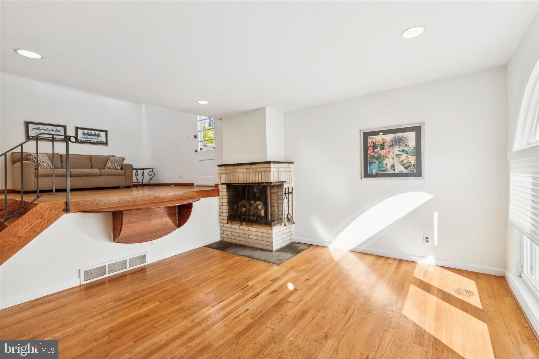 864 Beechwood Road Havertown, PA 19083 - Photo 3 of 28 Living Room
