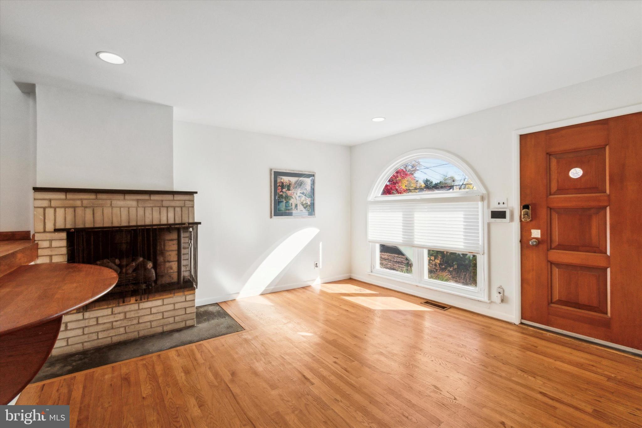 864 Beechwood Road Havertown, PA 19083 - Photo 6 of 28 Living Room