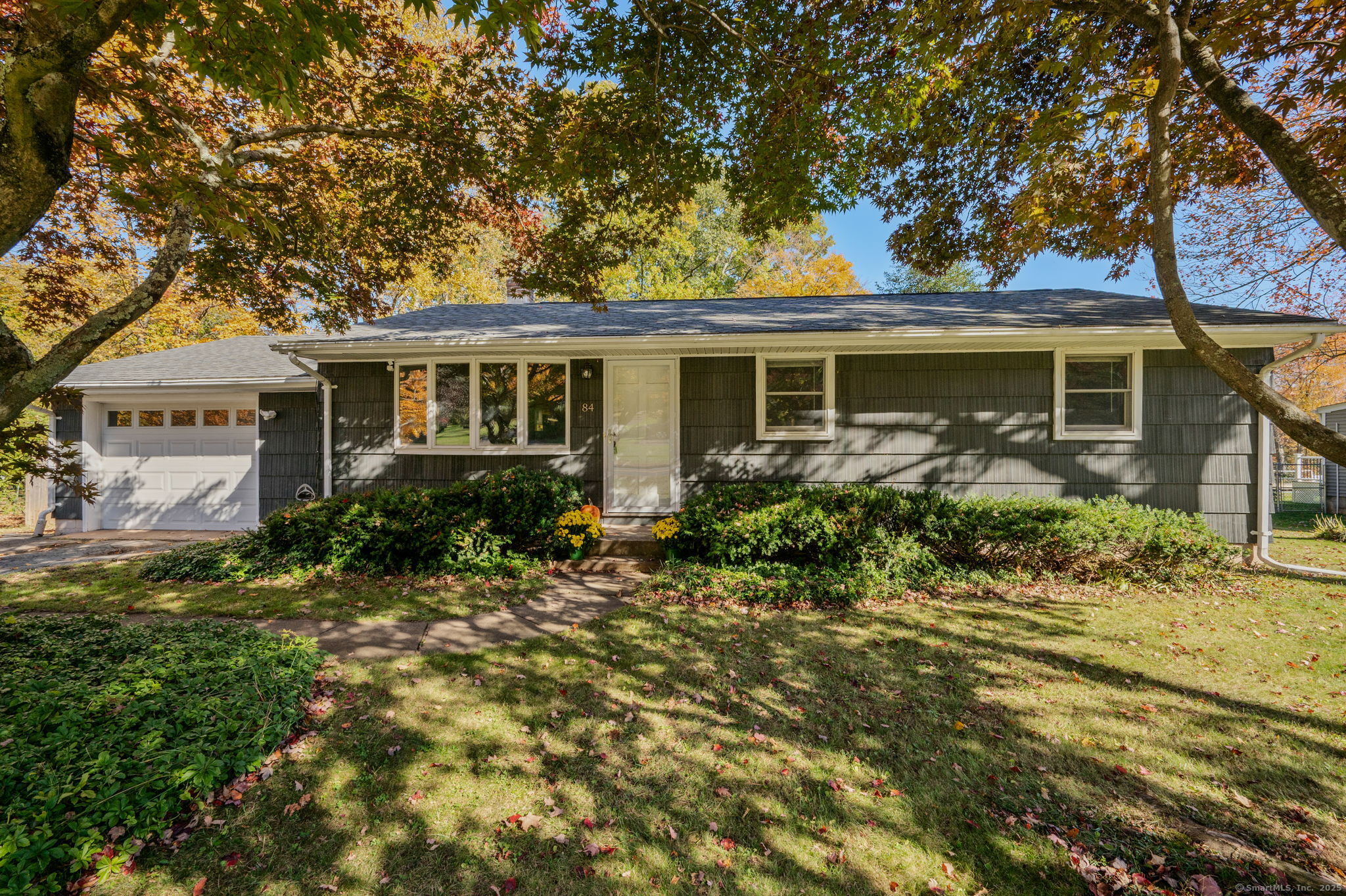 84 Camp Street Middletown, CT 06457 - Photo 36 of 36 front view of house with a yard
