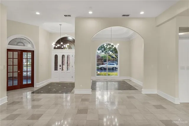 a view of an entryway with a livingroom