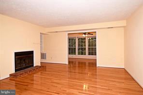10085 Oakton Terrace Road Oakton, VA 22124 - Photo 2 of 30