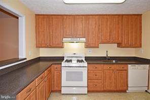 10085 Oakton Terrace Road Oakton, VA 22124 - Photo 11 of 30