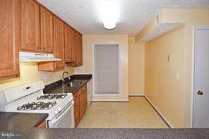 10085 Oakton Terrace Road Oakton, VA 22124 - Photo 13 of 30