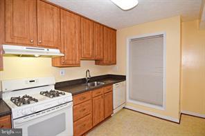 10085 Oakton Terrace Road Oakton, VA 22124 - Photo 14 of 30