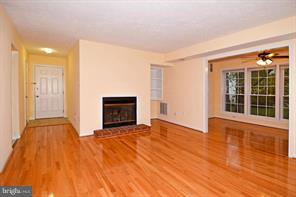 10085 Oakton Terrace Road Oakton, VA 22124 - Photo 3 of 30