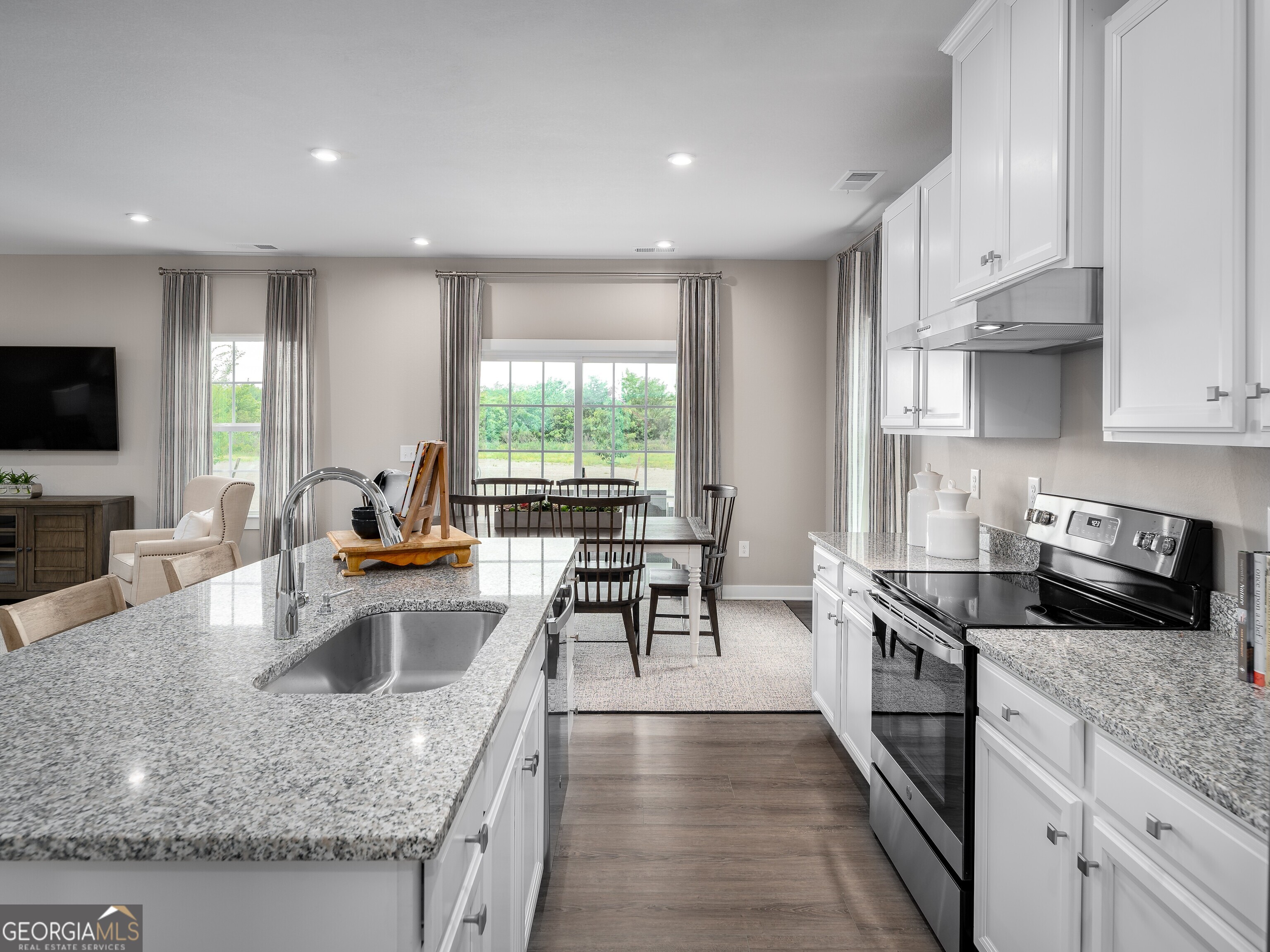 450 Flying Eagle Drive Commerce, GA 30529 - Photo 2 of 15