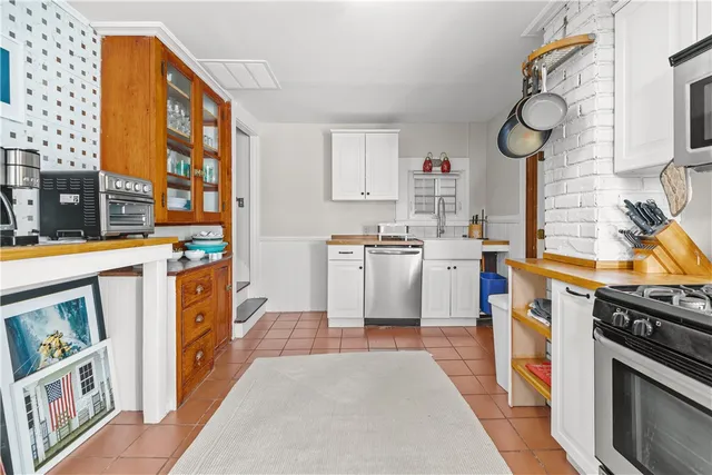 $2,850 | 35 Pope Street, Newport, RI 02840