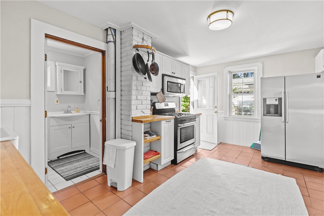 35 Pope Street Newport, RI 02840 - Photo 12 of 29