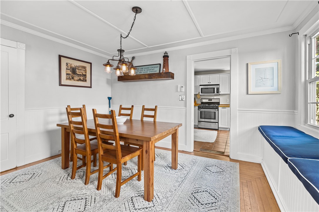 35 Pope Street Newport, RI 02840 - Photo 3 of 29