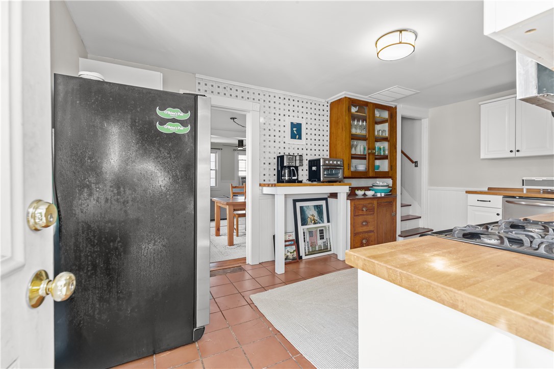 35 Pope Street Newport, RI 02840 - Photo 10 of 29