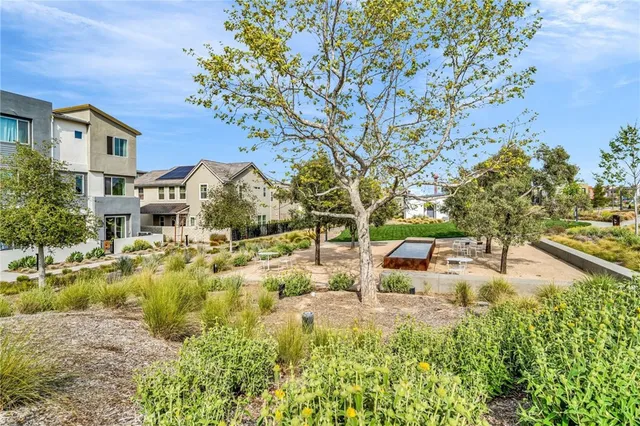 a view of backyard of the house
