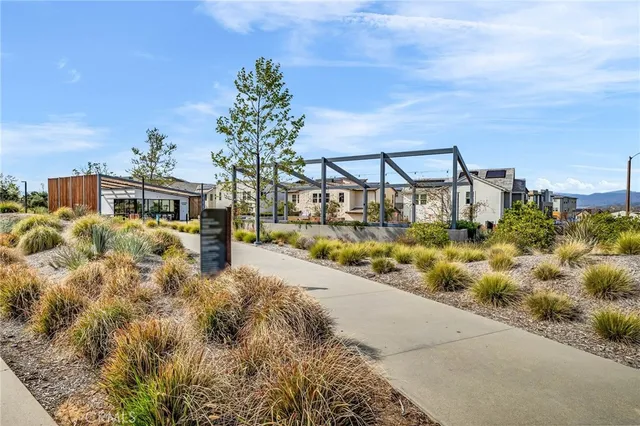 a view of residential houses with outdoor space