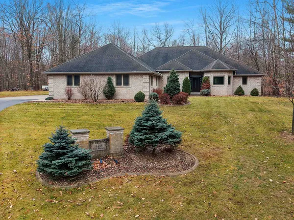 $849,900 | 425 Hill Haven Court, Little Suamico, WI 54141