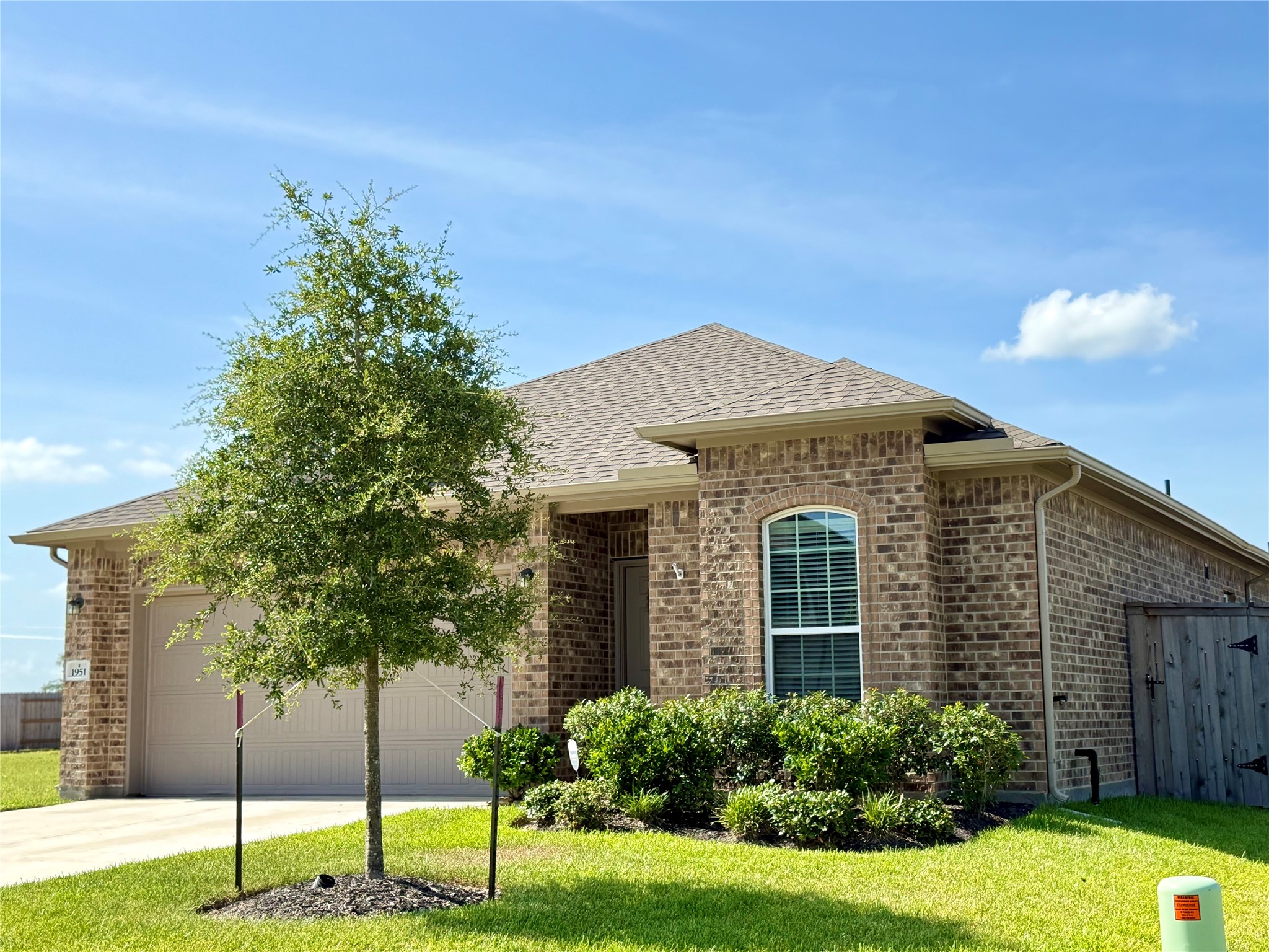 1951 Middle Pass Lane Angleton, TX 77515 - Photo 5 of 44 Gallery Image 5